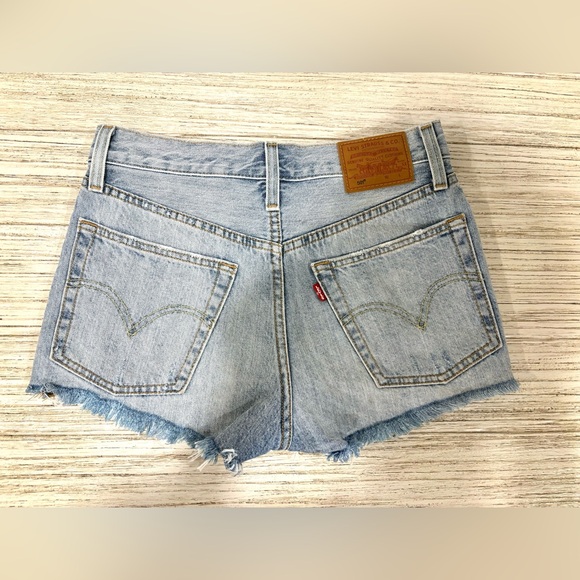 Aritzia Levis 501 Denim Shorts - Picture 3 of 3